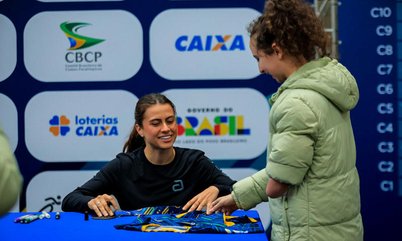Bruna Takahashi participa de sessão de autógrafos e visita o Brasileirão de Inverno no CPB