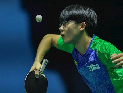 Leonardo Iizuka para nas quartas de final do WTT Youth Contender de Szombathely