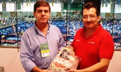 REPRESENTANTE DA GUATEMALA AJUDA OS AMIGOS