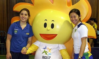 CAUÊ FAZ VISITA SURPRESA NO TÊNIS DE MESA