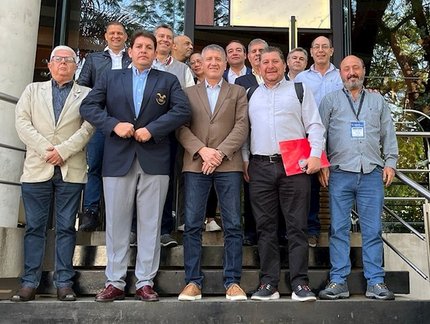 Presidente Alaor Azevedo e vice Vilmar Schindler participam da Assembleia Geral da Consuteme
