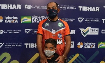 Acompanhado do filho, João Nascimento conquista o título da Classe 8: “É meu amuleto da sorte”