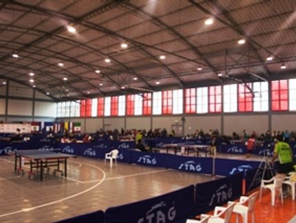 TÊNIS DE MESA DIVIDE ESPAÇO COM LIGA DE BASQUETE NO COLISEO