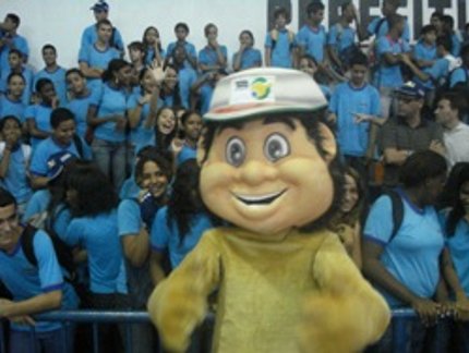 CRIANÇAS LOTAM GINÁSIO NO LANÇAMENTO DE PROJETO DA CBTM