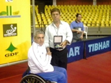 FRANCÊS RECEBE HOMENAGEM DO PRESIDENTE DA CBTM