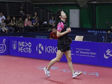 Lá Fora: Jun Mizutani e Feng Tianwei vencem torneios individuais no Aberto da Eslovênia