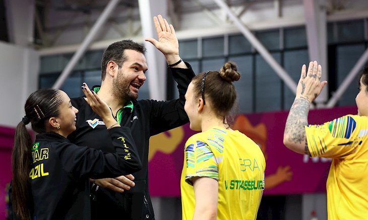Seleção feminina comemora triunfo em Lima - Foto: 