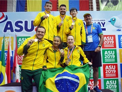 Mesa-tenistas do Brasil conquistam dois títulos de equipes no Campeonato Sul-Americano Escolar