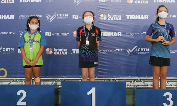 Pódio da categoria pré-mirim, com Alice Jacinto na