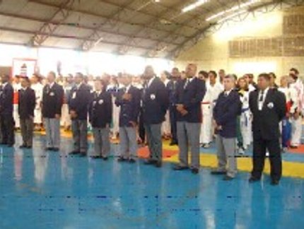 PREFEITO RECEBE ATLETAS DO JIMI E ANUNCIA MAIS APOIO AO ESPORTE