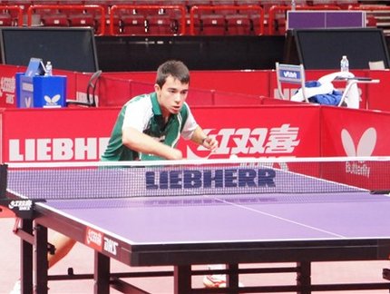 Hugo Calderano avança no torneio Individual na França