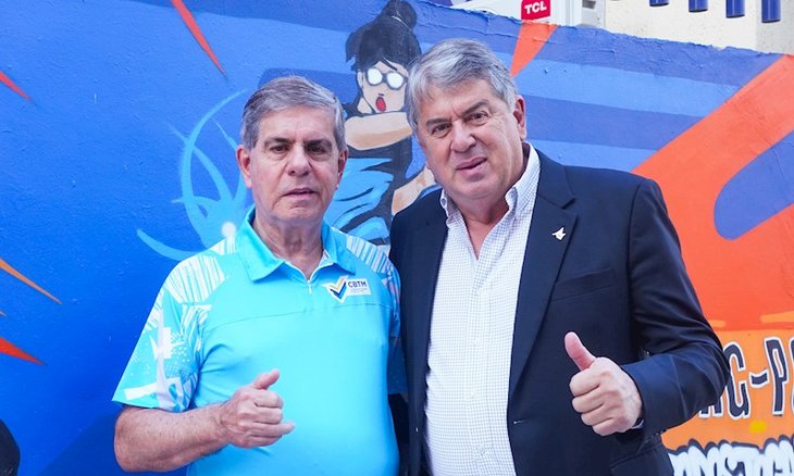 Comodoro Luiz André Reis (D) foi recebido no WTT C