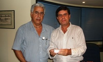 ESCULTOR HOMENAGEIA TÊNIS DE MESA