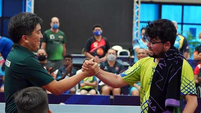 Hugo Hoyama (esq.) e Gustavo Yokota (dir.) fizeram