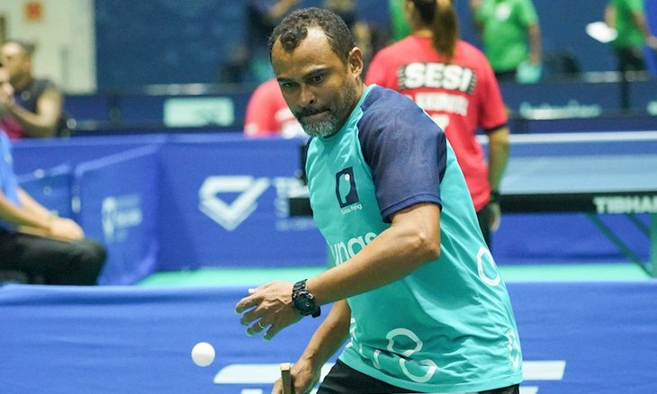 Adriano Santos venceu por 3 sets a 2 na decisão - 