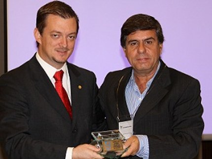 PRESIDENTE DA CBTM HOMENAGEIA CPB DURANTE ASSEMBLÉIA EM BRASÍLIA