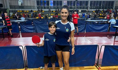 Pais e filhos em ação: Circuito CLUNI reúne famílias representando clubes no tênis de mesa
