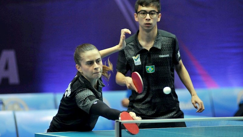 Bruna Takahashi e Vitor Ishiy avançaram no torneio