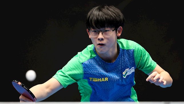 Leonardo Iizuka perde de virada e para nas oitavas do Singapura Youth Smash