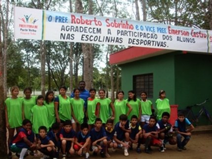 SECRETARIA MUNICIPAL DE ESPORTES ENTREGA KITS A ESCOLINHAS DESPORTIVAS