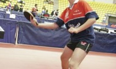 VELAZQUEZ VENCE DISPUTA APERTADA