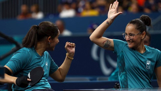 Cátia Oliveira e Joyce Oliveira comemoram vitória 