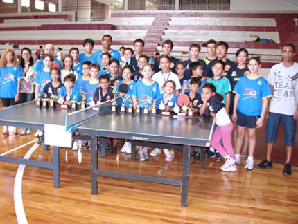 MARILIENSES BUSCAM PONTOS NO TÊNIS DE MESA EM SANTOS