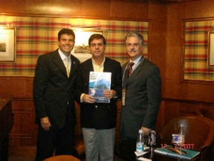 PRESIDENTE ALAOR SE REÚNE COM PRESIDENTE DE FACULDADE AMERICANA