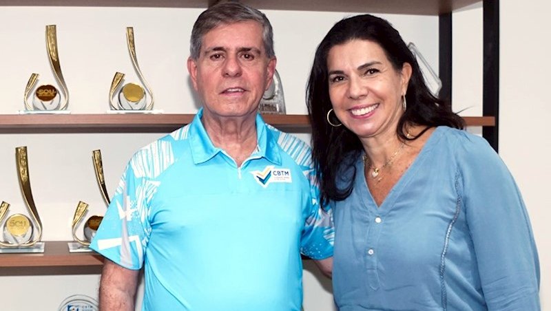 Acompanhada do presidente Alaor Azevedo, Ana Laura