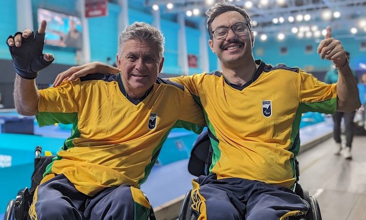 Iranildo Espíndola e Guilherme Costa comemoram em 