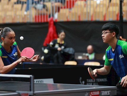 Giulia Takahashi e Leonardo Iizuka param nas oitavas das duplas mistas no Mundial de Jovens