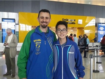 Eduardo Tomoike vai representar o Brasil na estreia de programa da ITTF para jovens talentos