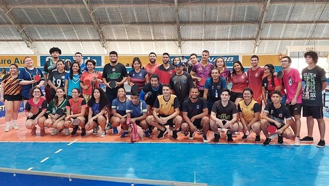 Alunos reunidos para a disputa da competição. Foto