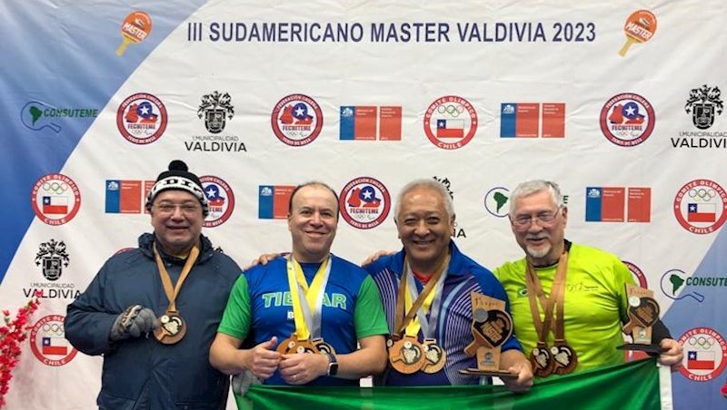 Brasileiros comemoram os triunfos em Valdívia, no 