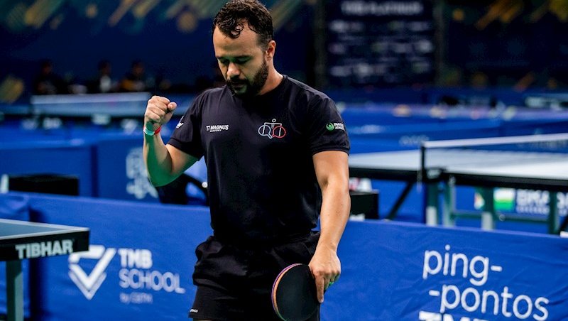 Daniel Santos comemora o título sênior. Foto: Miri