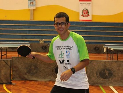 Após intercâmbio na China, Raphael Moreira participa de curso da ITTF em Marília