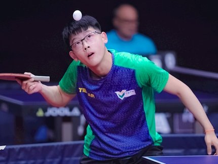 Leonardo Iizuka vence na estreia do individual e avança às oitavas de final Campeonato Mundial de Jovens