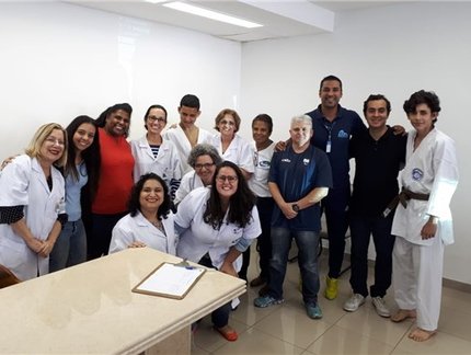 Membros da CBTM promovem o tênis de mesa paralímpico em evento no Rio