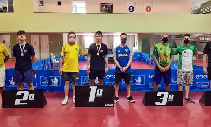 Diretoria da FMC e os campeões do Rating D. Foto: 