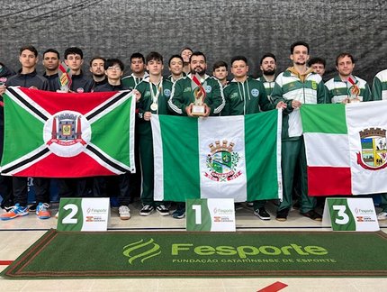 Tênis de mesa conquista troféu de campeão para Chapecó nos Joguinhos
