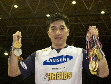 HUGO HOYAMA BATE BOLA COM A NOVA GERAÇÃO NAS OLIMPÍADAS ESCOLARES