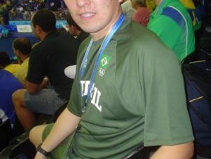 HUGO HOYAMA A TODO VAPOR