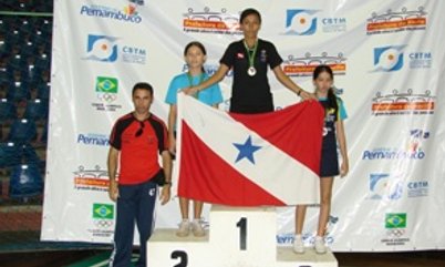 FRANCIS PAMPLONA FICA COM O OURO NA INFANTIL FEMININO