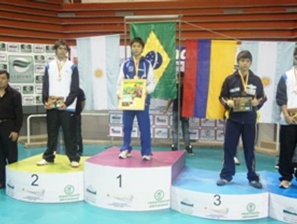 ERIC JOUTI VENCE ARGENTINO E CONQUISTA MAIS UM OURO
