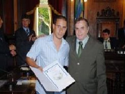 TÉCNICO DE TÊNIS DE MESA RECEBE HOMENAGEM EM PETRÓPOLIS