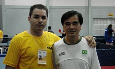WEI JIANREN RESPONDE PERGUNTAS DE ATLETAS E TÉCNICOS NAS OLIMPÍADAS ESCOLARES