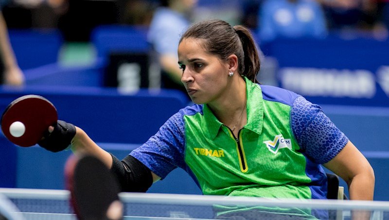 Catia Oliveira volta à mesa após período de recupe