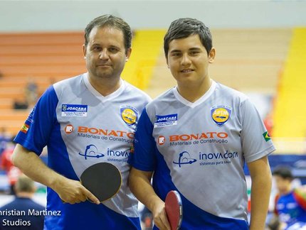 Pai e filho melhoram relacionamento e qualidade de vida com o tênis de mesa