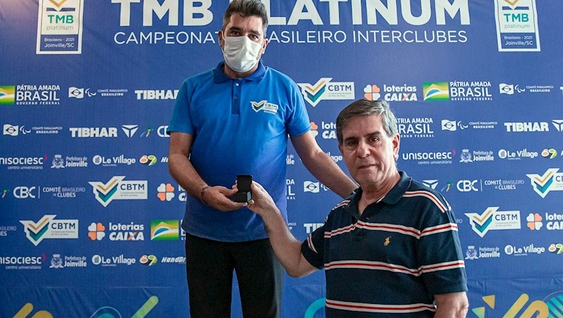 Ricardo Kurdoglian ao lado do presidente da CBTM, 