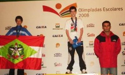 CAMPEÃO DAS OLIMPÍADAS ESCOLARES SONHA ALTO